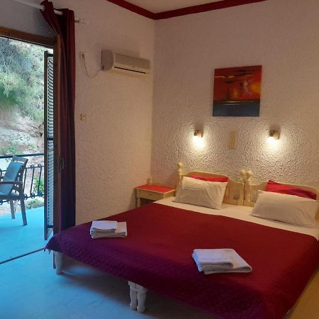 Artemis Rooms Agia Marina  Bagian luar foto