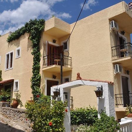 Artemis Rooms Agia Marina  Bagian luar foto