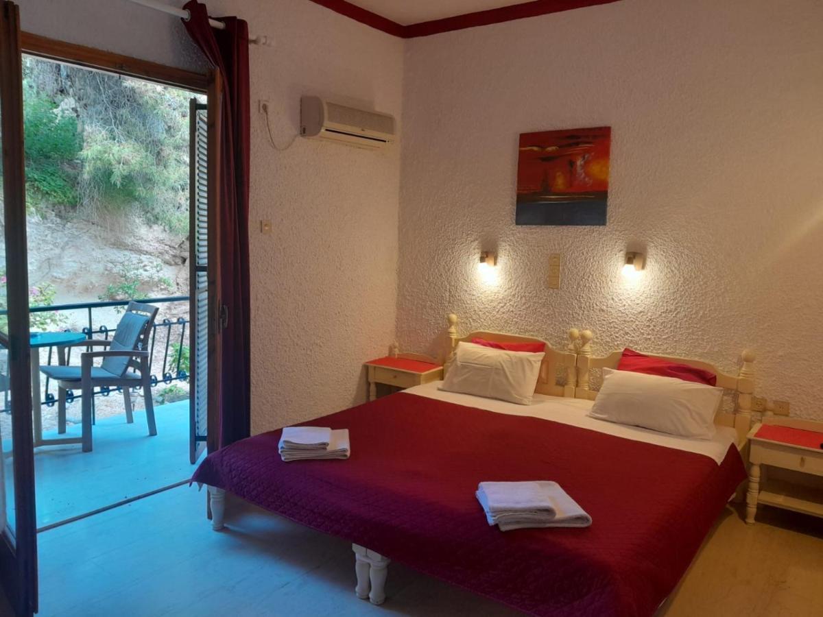 Artemis Rooms Agia Marina  Bagian luar foto
