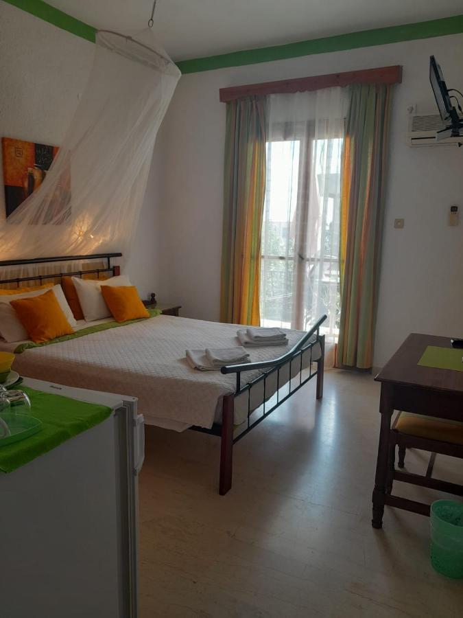 Artemis Rooms Agia Marina  Bagian luar foto