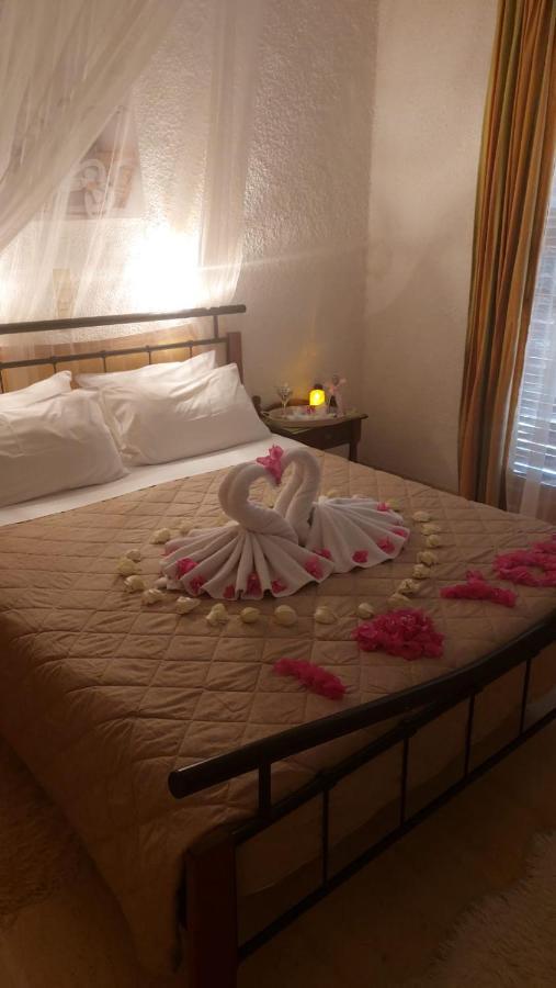 Artemis Rooms Agia Marina  Bagian luar foto