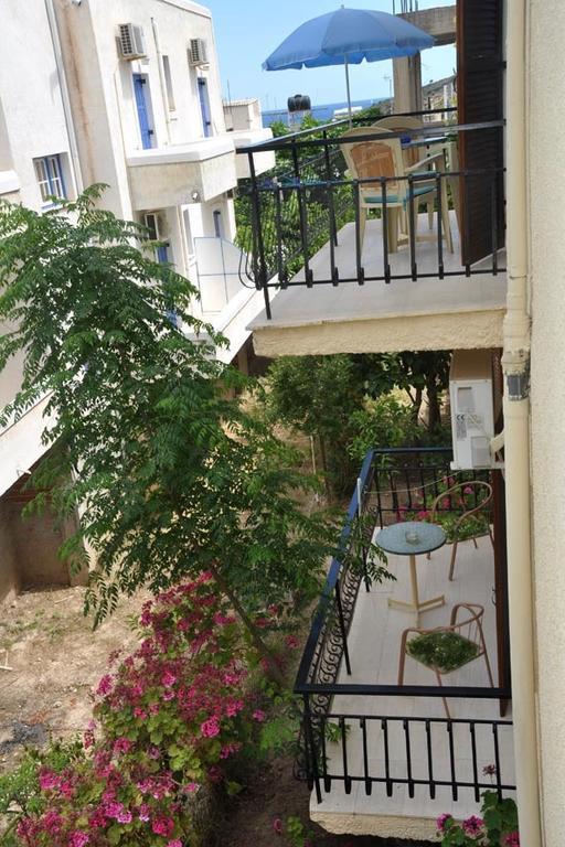 Artemis Rooms Agia Marina  Bagian luar foto