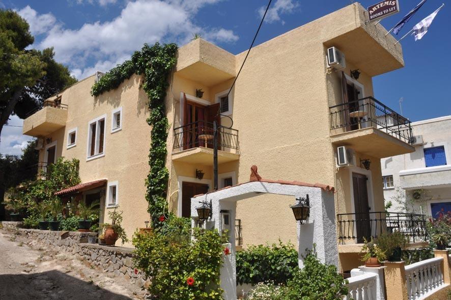 Artemis Rooms Agia Marina  Bagian luar foto