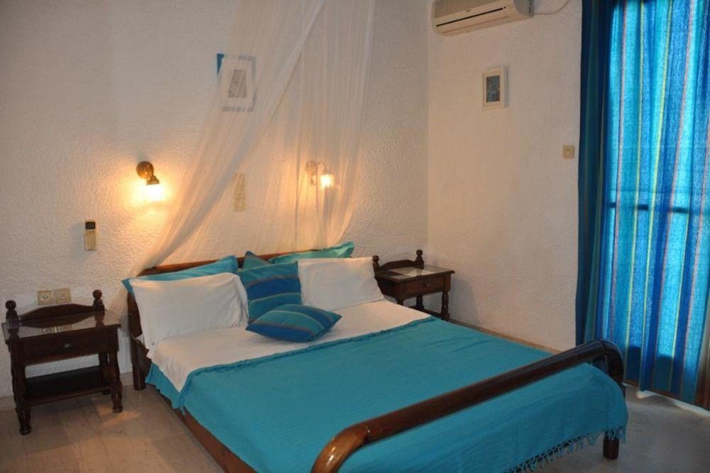Artemis Rooms Agia Marina  Bagian luar foto