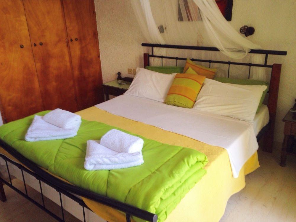 Artemis Rooms Agia Marina  Bagian luar foto