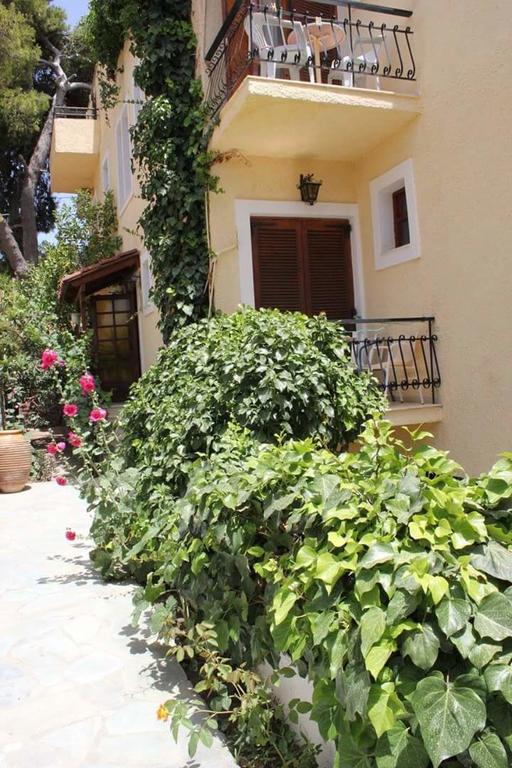 Artemis Rooms Agia Marina  Bagian luar foto