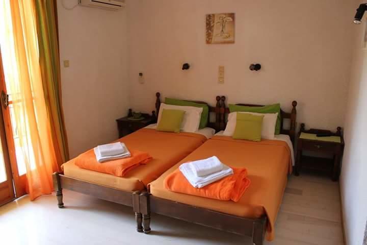 Artemis Rooms Agia Marina  Bagian luar foto