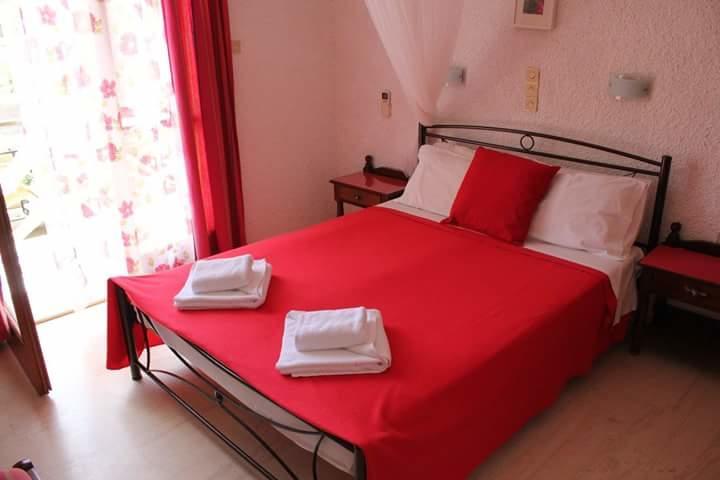 Artemis Rooms Agia Marina  Bagian luar foto