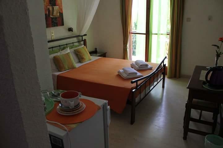 Artemis Rooms Agia Marina  Bagian luar foto