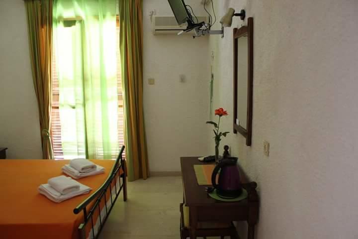 Artemis Rooms Agia Marina  Bagian luar foto