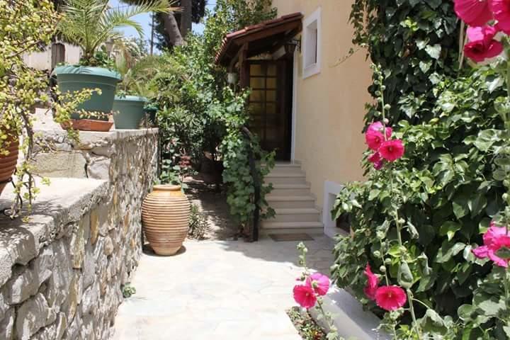 Artemis Rooms Agia Marina  Bagian luar foto